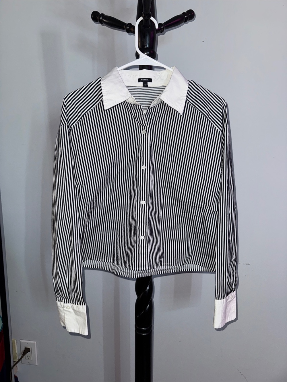 Express Boyfriend Portofino Striped Button Down w White Collar 31.